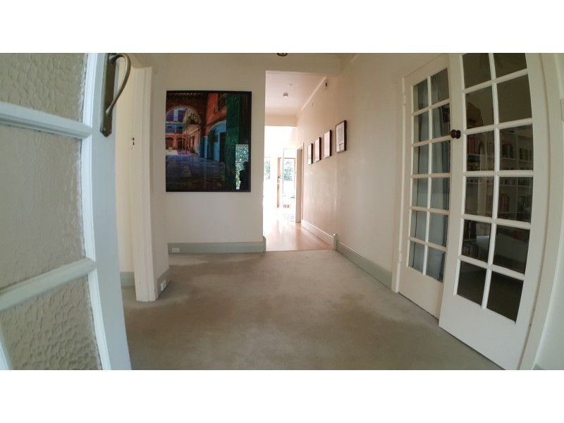 8 Rosedale Road, Glen Iris VIC 3146