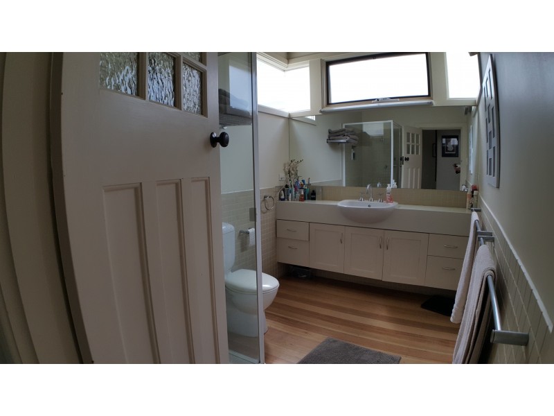 8 Rosedale Road, Glen Iris VIC 3146