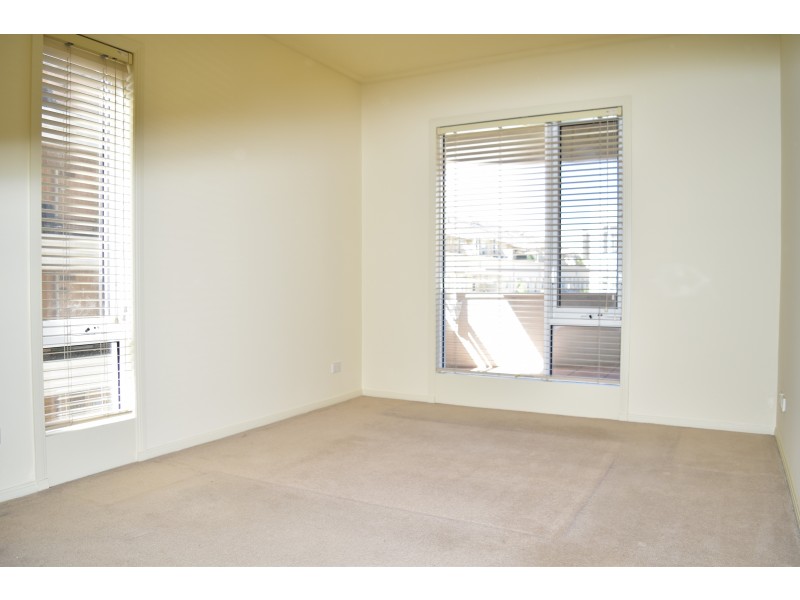 11/3 Seisman Place, Port Melbourne VIC 3207