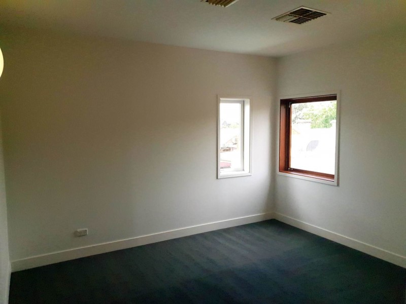 8 Tyne Street, Carlton VIC 3053