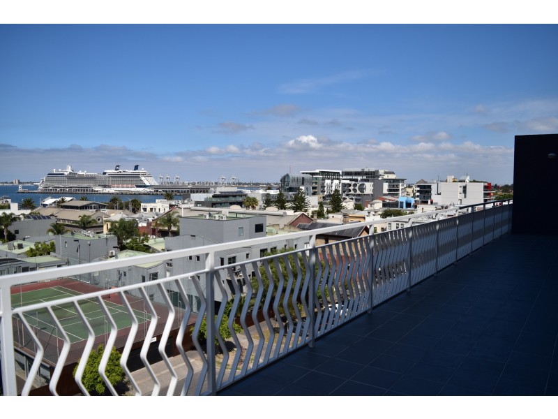 E602/126 Rouse Street, Port Melbourne VIC 3207