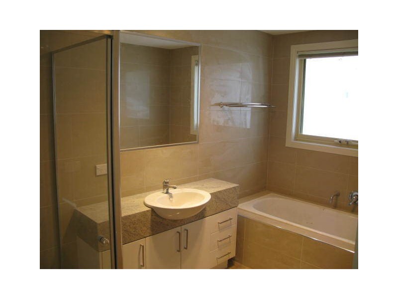 3/4 Cormac Street, Preston VIC 3072