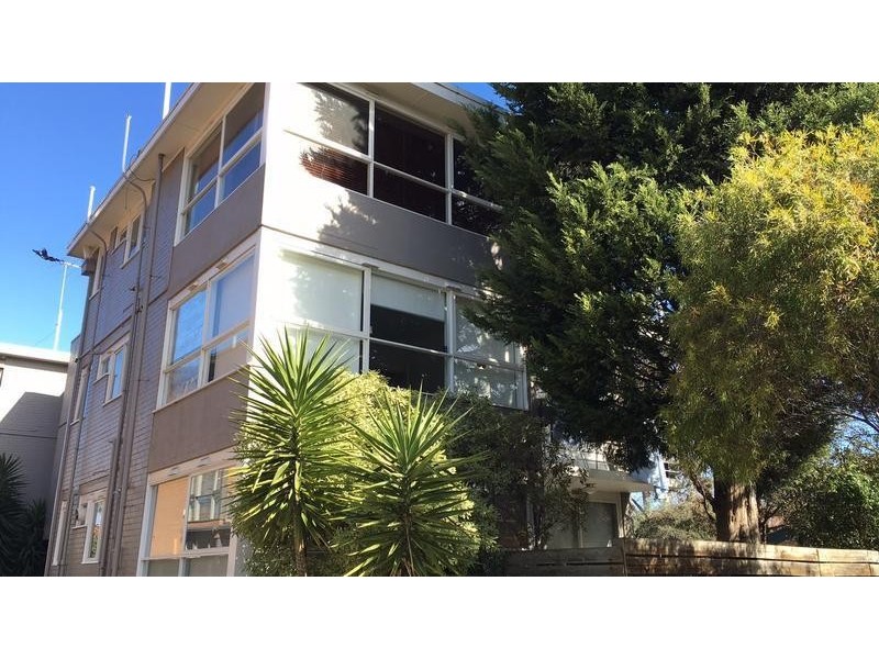 2/2 Celeste Court, St Kilda East VIC 3183