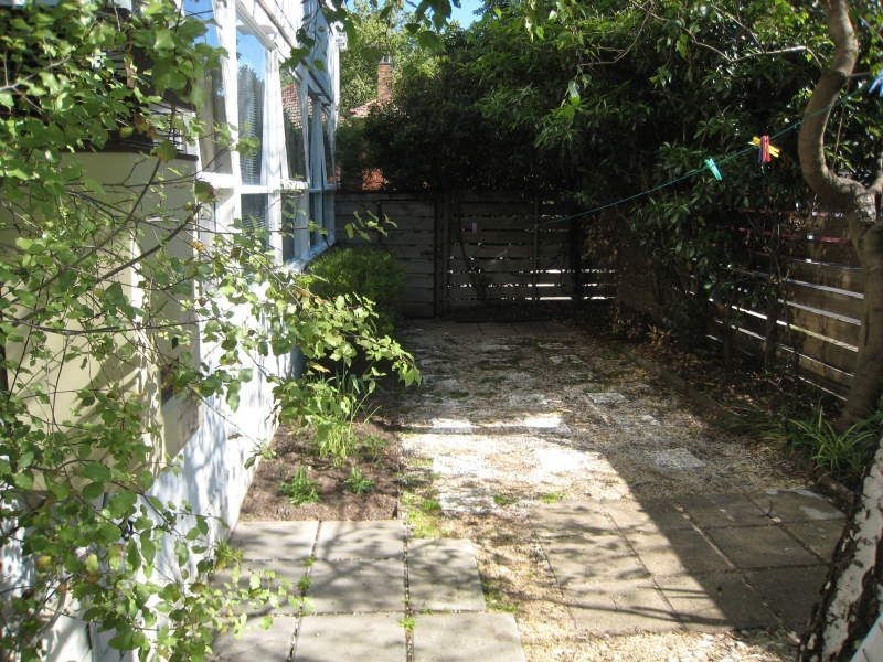 2/2 Celeste Court, St Kilda East VIC 3183