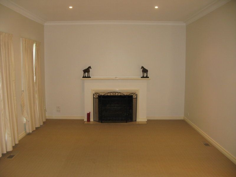 2/4 Glencairn Avenue, Camberwell VIC 3124