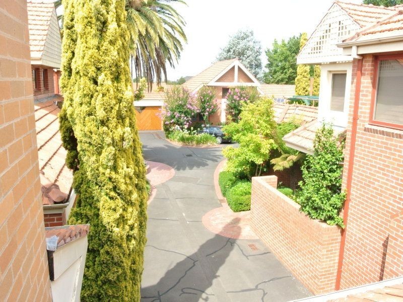 6 Ellesmore Court, Kew VIC 3101