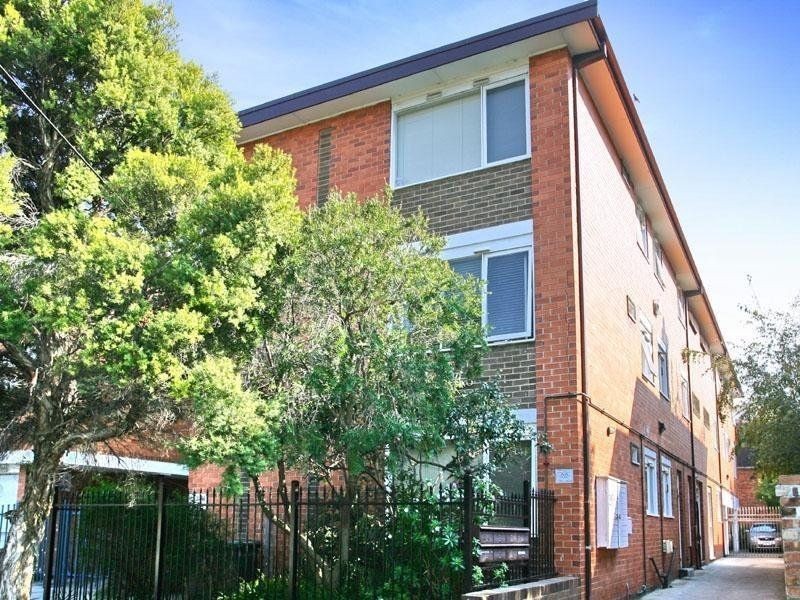 4/4 Gurner Street, St Kilda VIC 3182