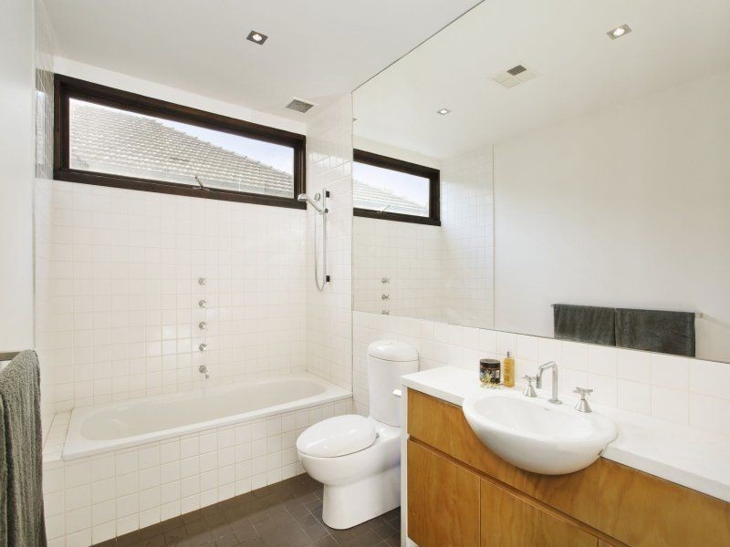 2A Dean Avenue, St Kilda East VIC 3183