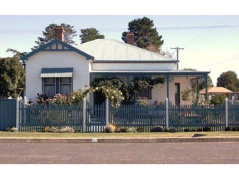 15 Burton Street, Blayney NSW 2799