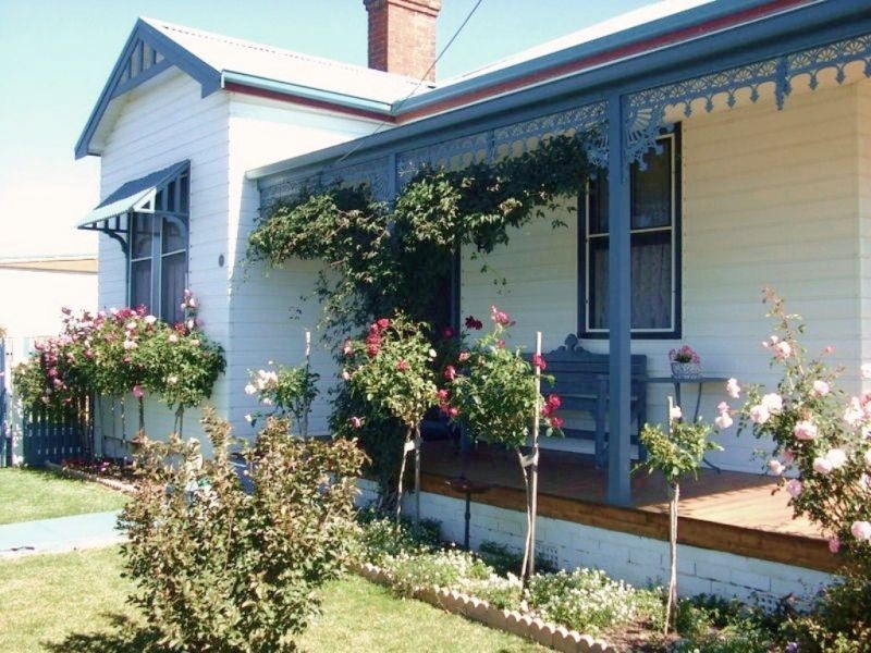 15 Burton Street, Blayney NSW 2799