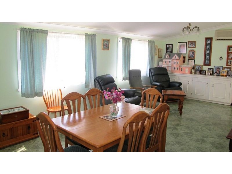 15 Burton Street, Blayney NSW 2799