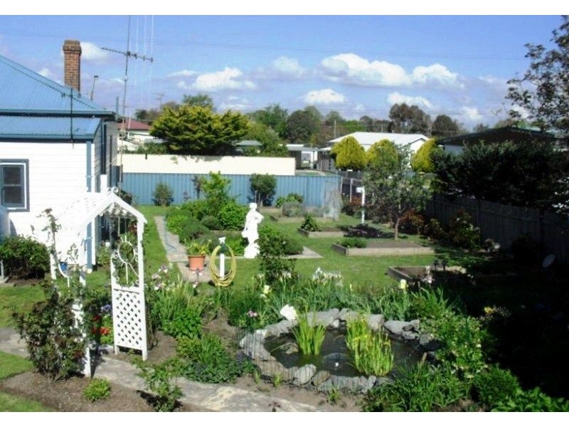 15 Burton Street, Blayney NSW 2799