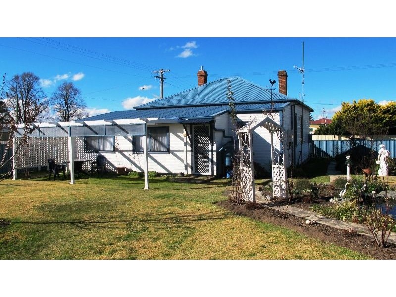 15 Burton Street, Blayney NSW 2799