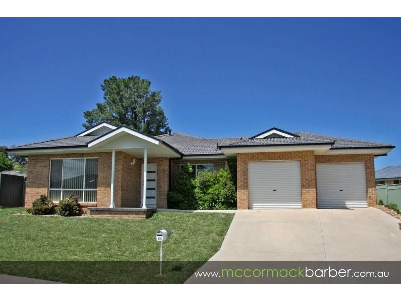 11 Roselawn Drive, Orange NSW 2800