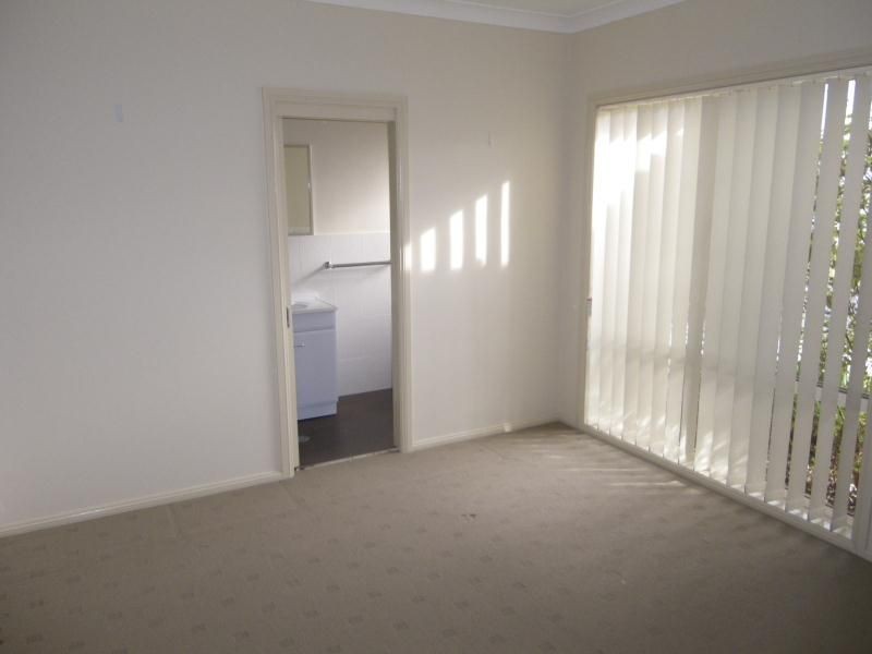 11 Roselawn Drive, Orange NSW 2800