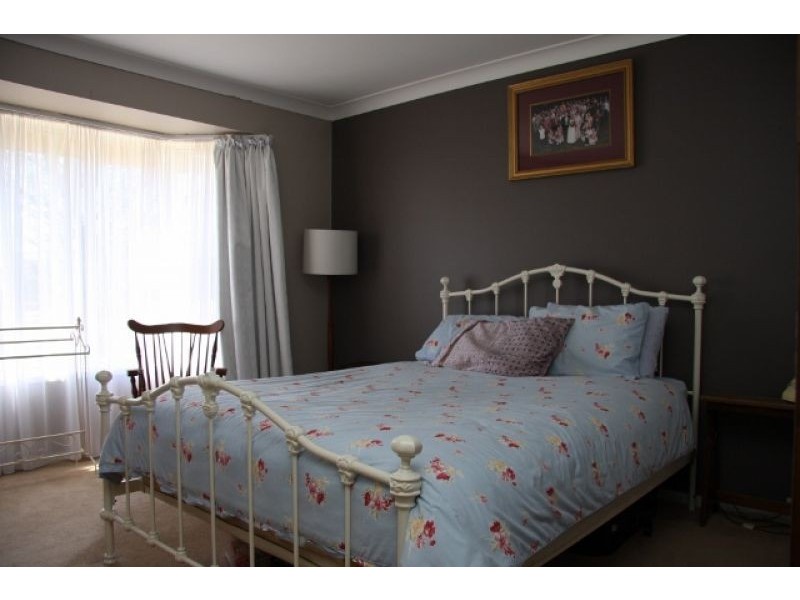 25 Lamont Place, Bathurst NSW 2795