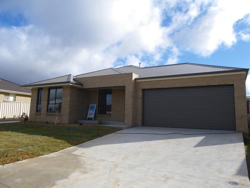 126a Diamond Drive, Orange NSW 2800