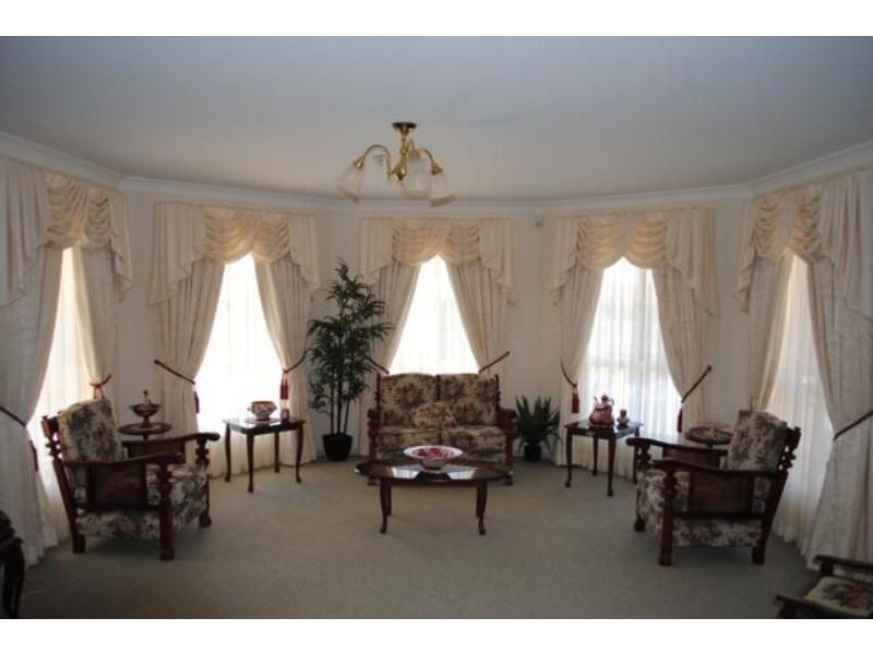 14 Piggot Place, Blayney NSW 2799