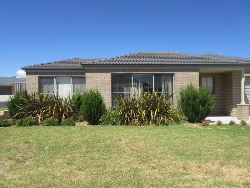 18 Begonia Place, Orange NSW 2800