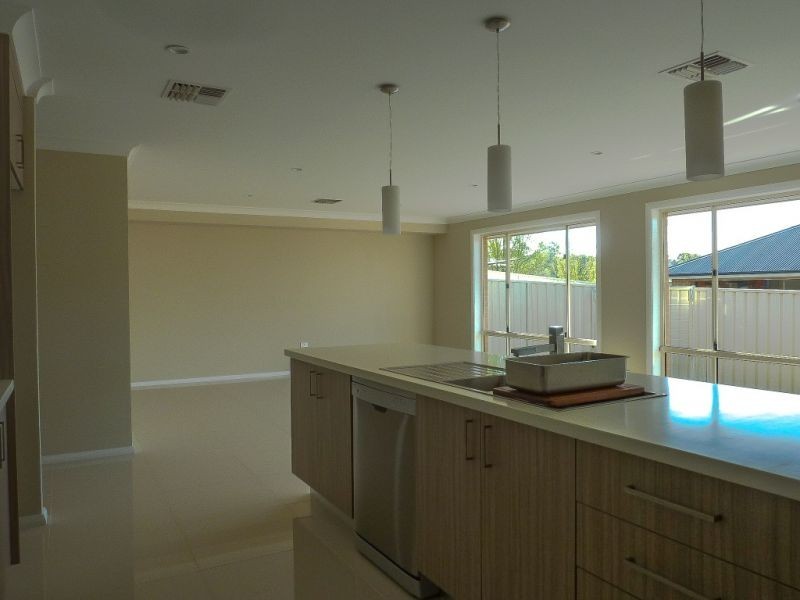 10 Stirling Avenue, Orange NSW 2800