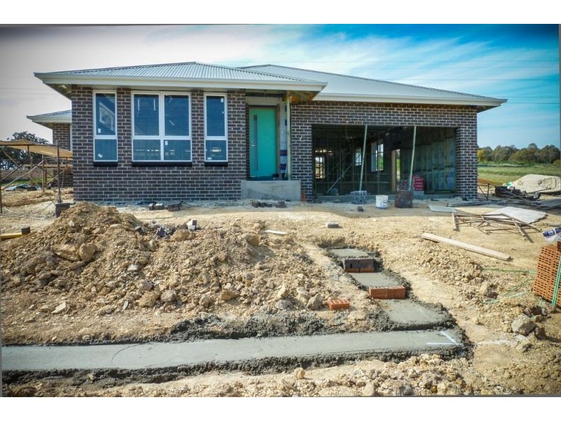 75 Botanic Way, Orange NSW 2800