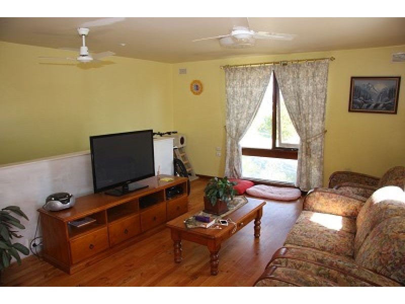 18 Wilkinson Place, Bathurst NSW 2795