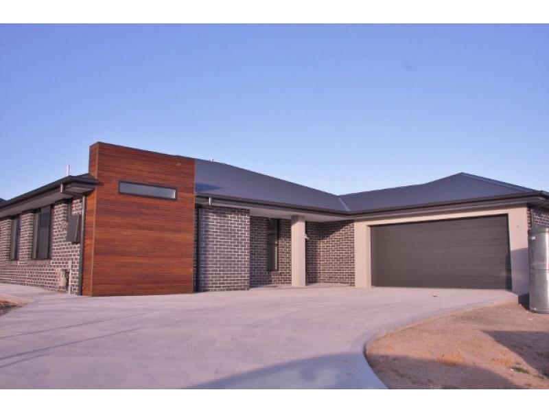 6 Jade Close, Bathurst NSW 2795
