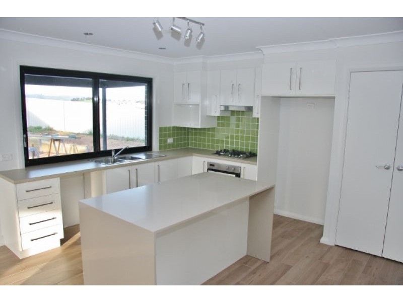 6 Jade Close, Bathurst NSW 2795