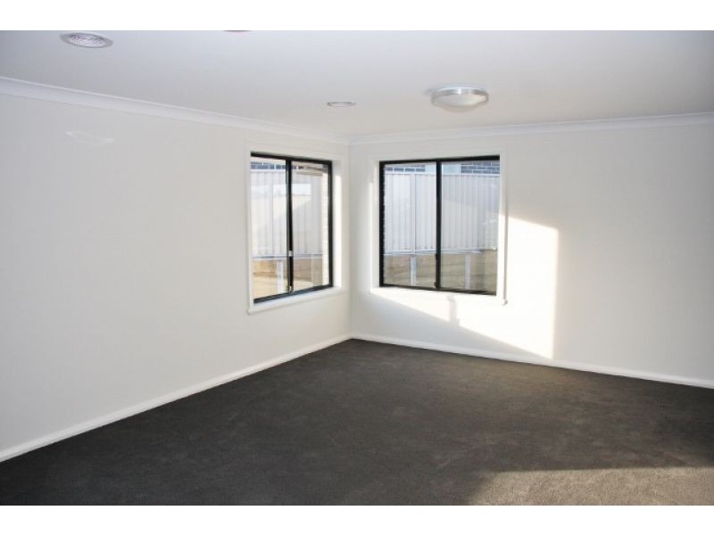 6 Jade Close, Bathurst NSW 2795