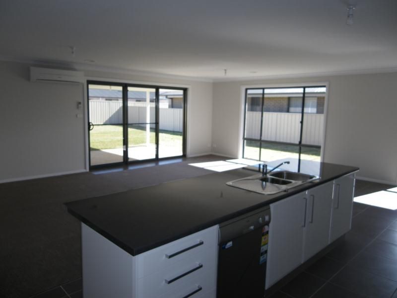 32 Robinson Court, Orange NSW 2800