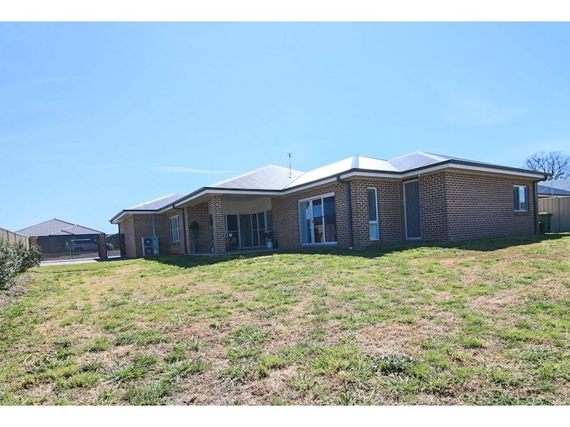 9 Pippin Way, Orange NSW 2800