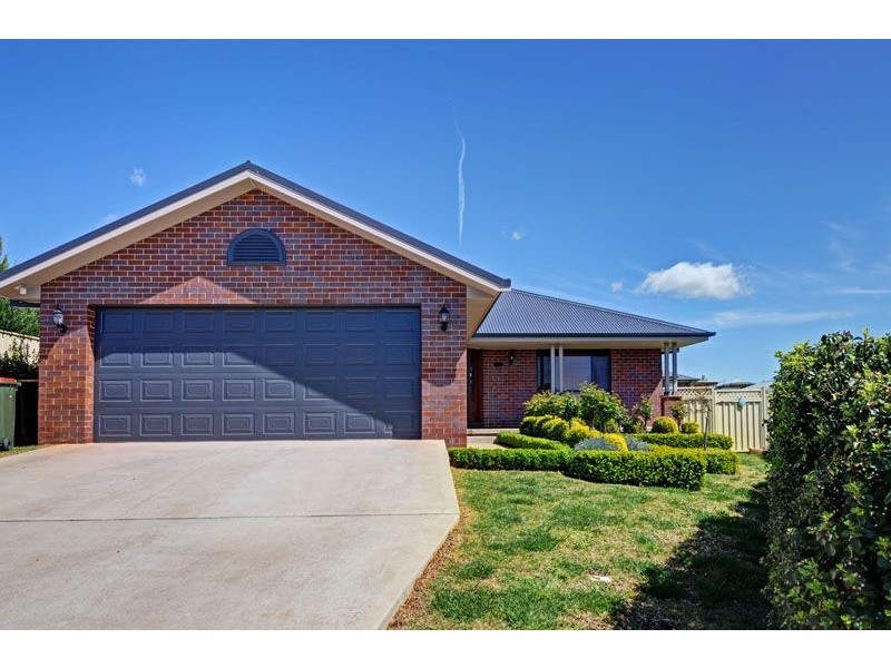 25 George Weily Place, Orange NSW 2800