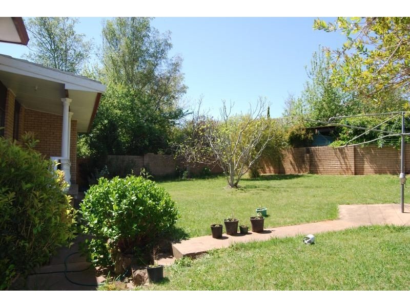 9 Pulari Place, Orange NSW 2800