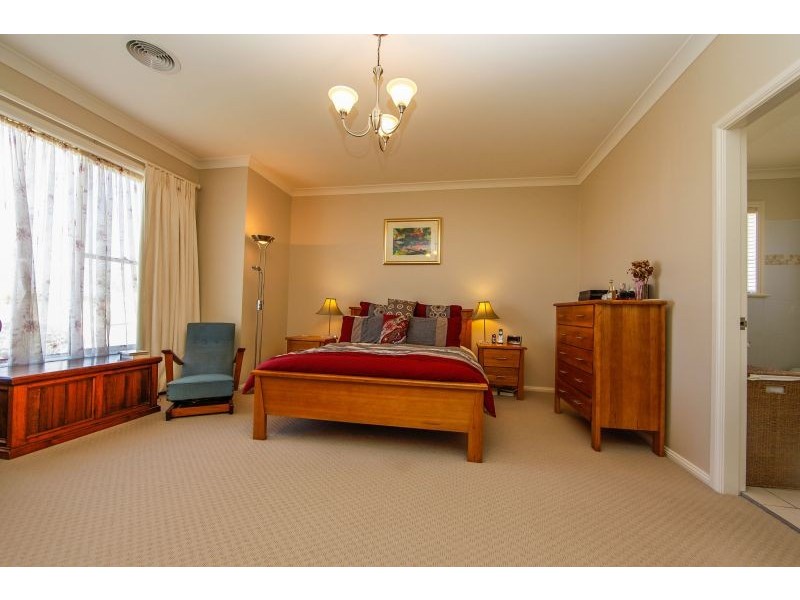 9 Valencia Drive, Orange NSW 2800