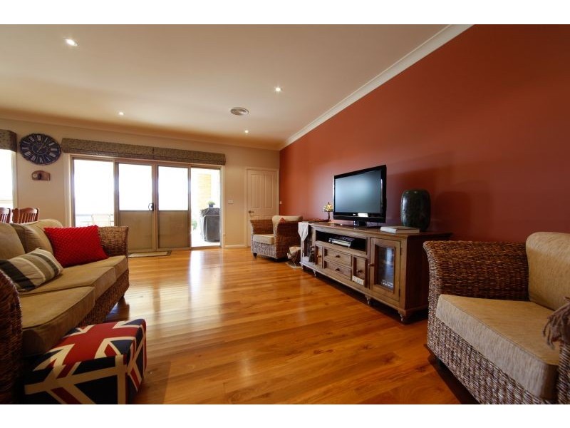 9 Valencia Drive, Orange NSW 2800