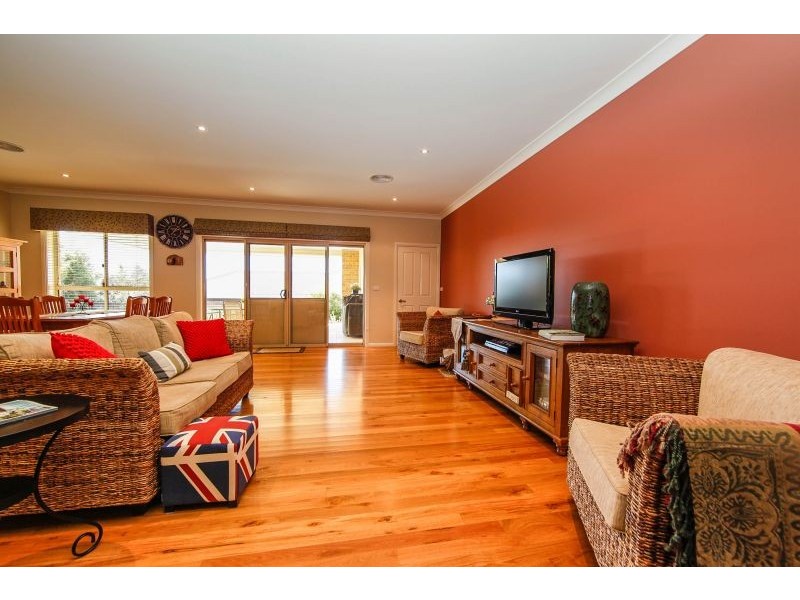 9 Valencia Drive, Orange NSW 2800