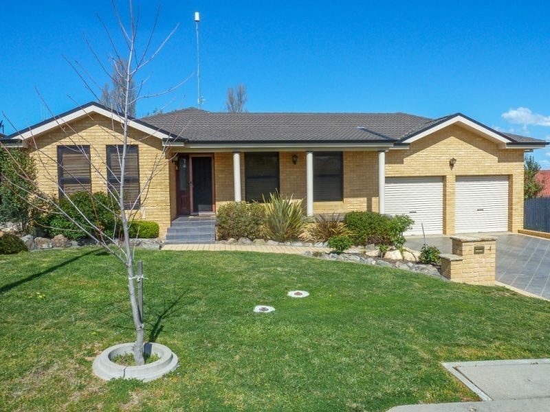4 Holman Way, Orange NSW 2800