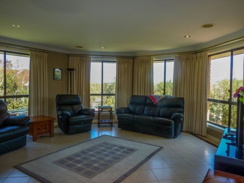 4 Holman Way, Orange NSW 2800