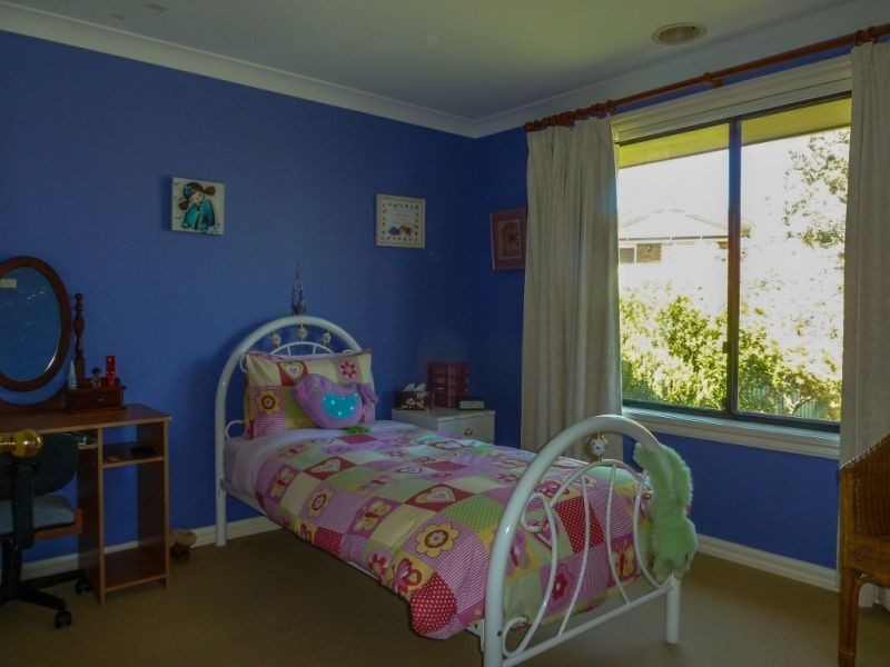 4 Holman Way, Orange NSW 2800