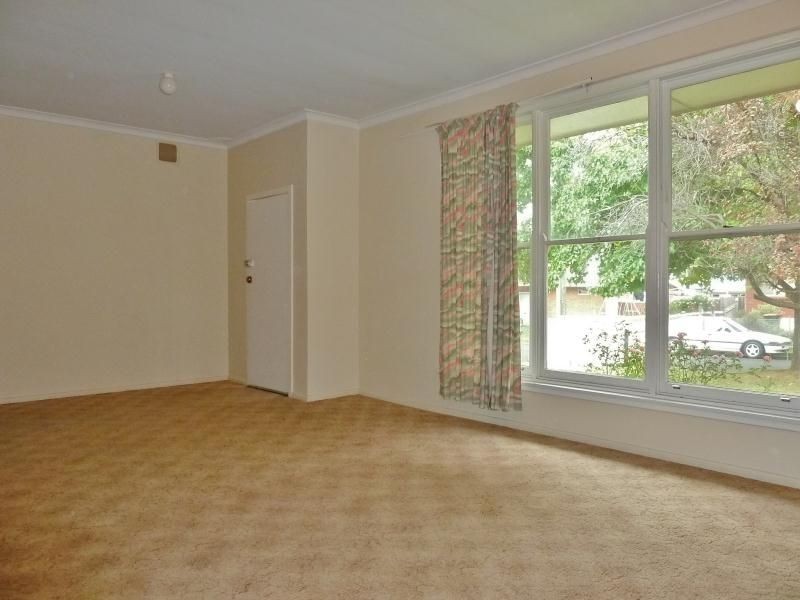 16 McKay Crescent, Orange NSW 2800