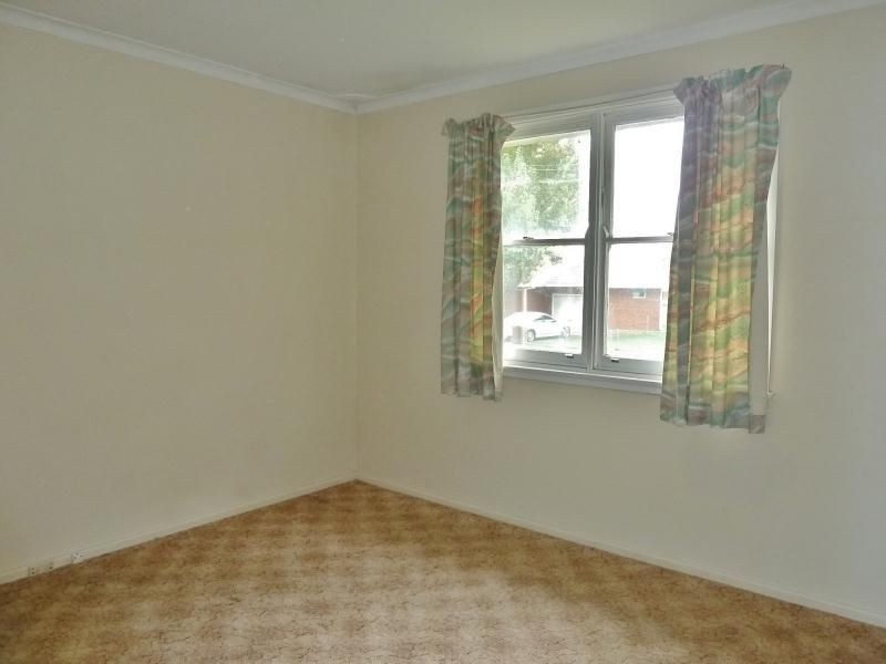 16 McKay Crescent, Orange NSW 2800