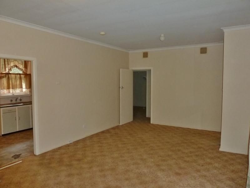 16 McKay Crescent, Orange NSW 2800