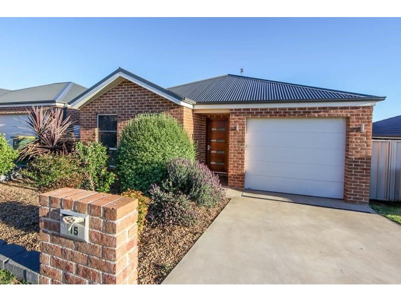 15 Romano Drive, Orange NSW 2800