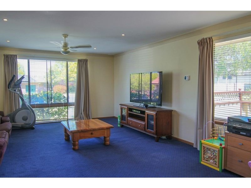 7 James Cook Crescent, Orange NSW 2800