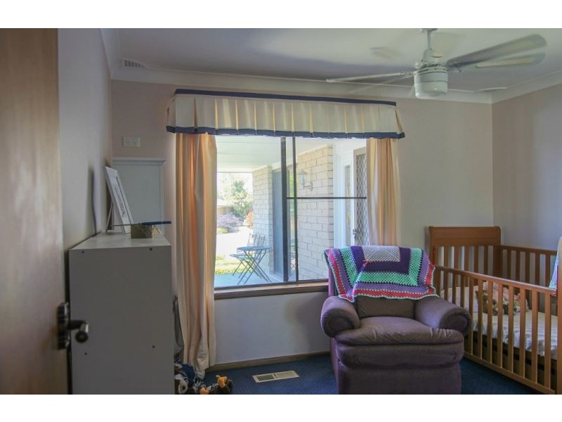 7 James Cook Crescent, Orange NSW 2800