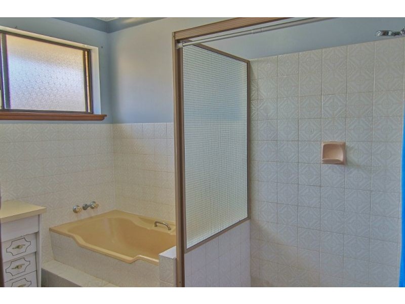 7 James Cook Crescent, Orange NSW 2800