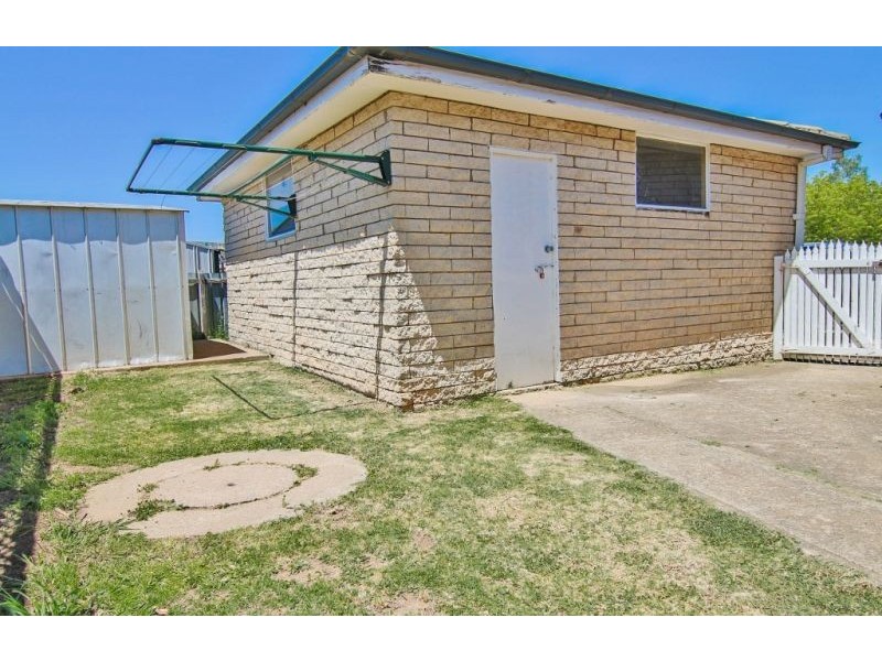 7 James Cook Crescent, Orange NSW 2800