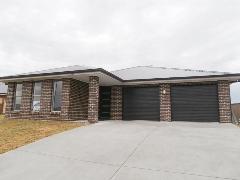 61 Ashworth Drive, Bathurst NSW 2795