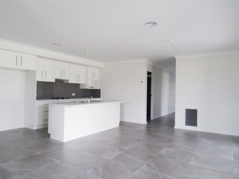 61 Ashworth Drive, Bathurst NSW 2795