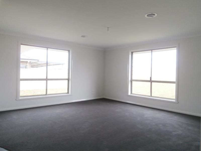 61 Ashworth Drive, Bathurst NSW 2795